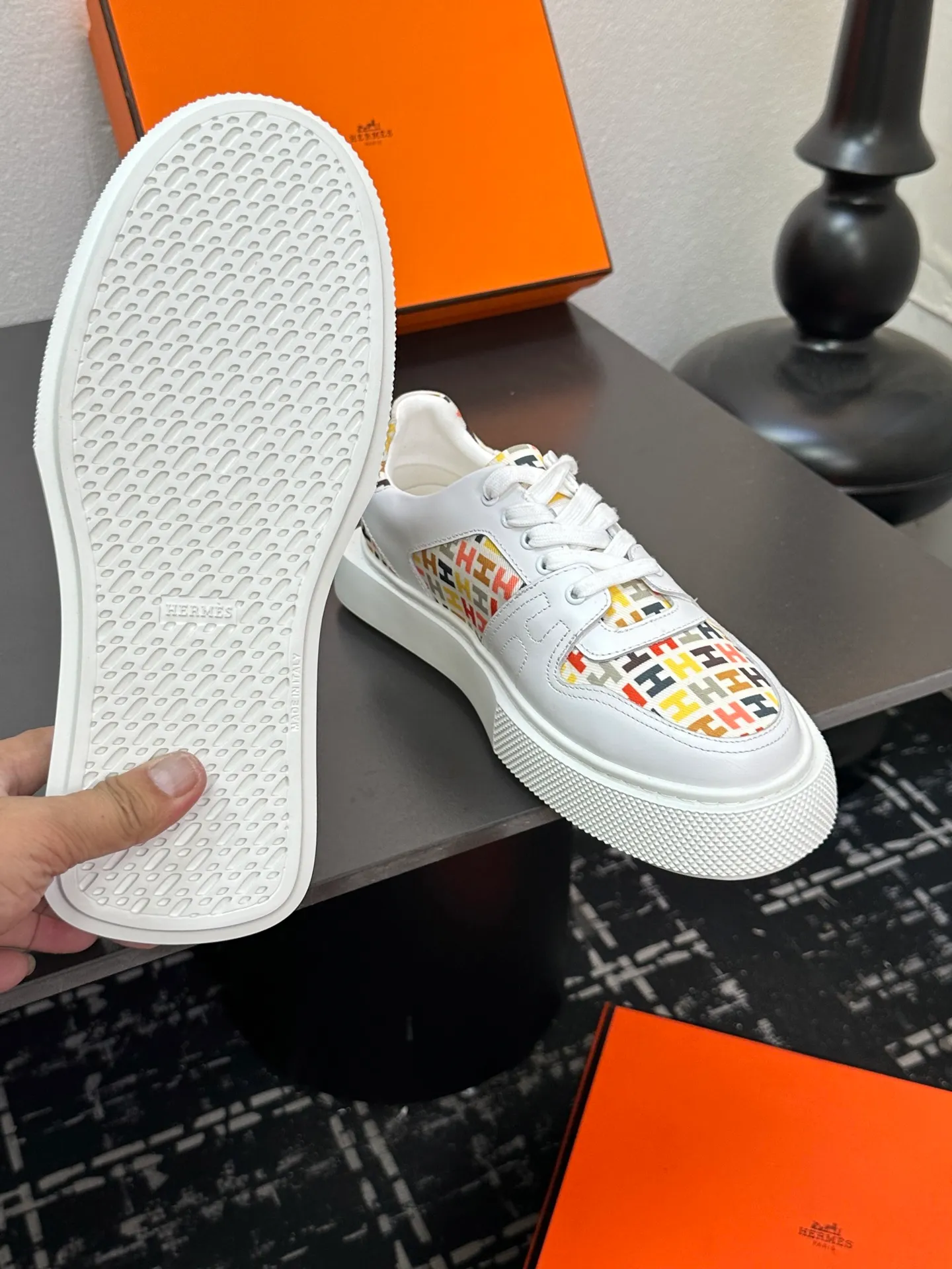 p700💰Men's shoes ❤️❤️Hermes top version# Hermès deep series couple's small white shoes casual skateboard shoes Stylish graphic design to create retro style Upper: cowhide material Lining: sheepskin lining Outsole: TPU outsole Size: 38-45